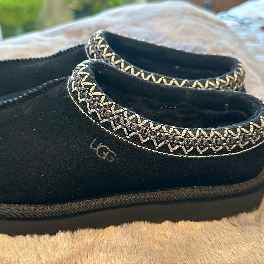 UGG Women's Black and Gray Tasman Slippers SZ 6